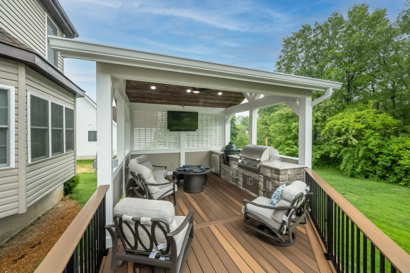 Deck, Overhang & Outdoor Kitchen