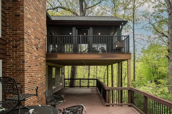 Deck & Screened Room